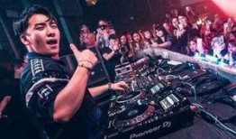 娱乐吃瓜君夜店,揭秘娱乐吃瓜君的夜生活传奇